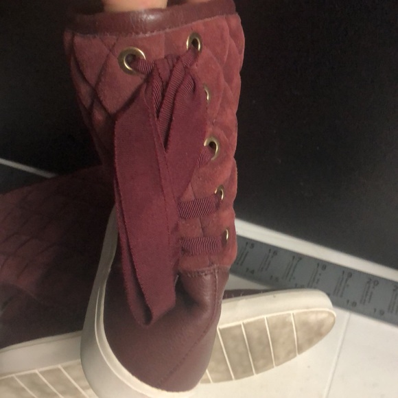 Size 12 Burgundy Isaac Mizrahi Live cloth boots - Picture 6 of 6